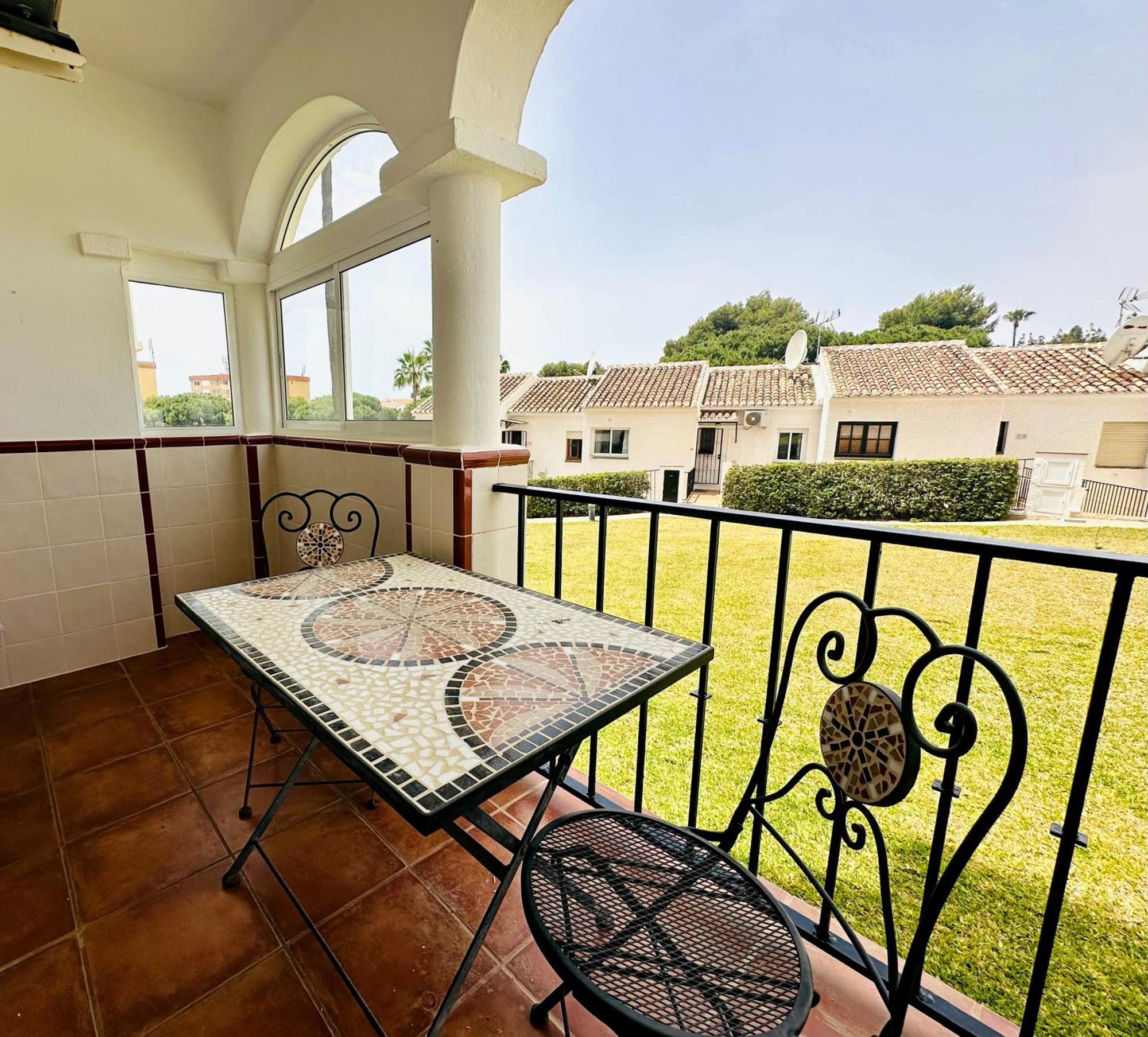 Apartamento Bajo Con Terraza En La Costa Del Sol *